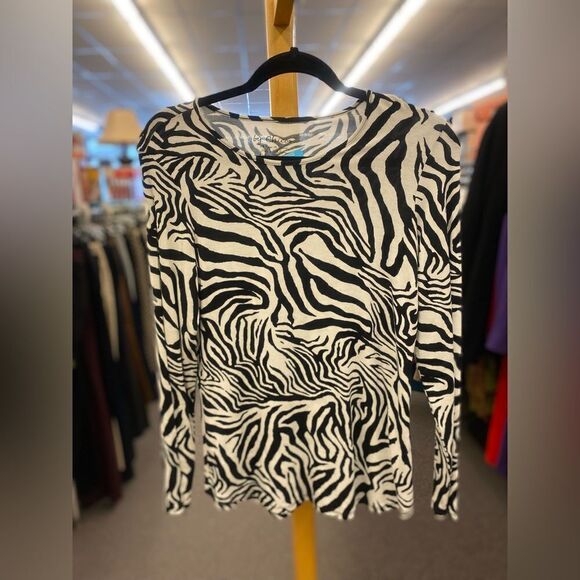 Chico's  Xsmall Black/Animal Print Silk Shirt - Picture 4 of 5